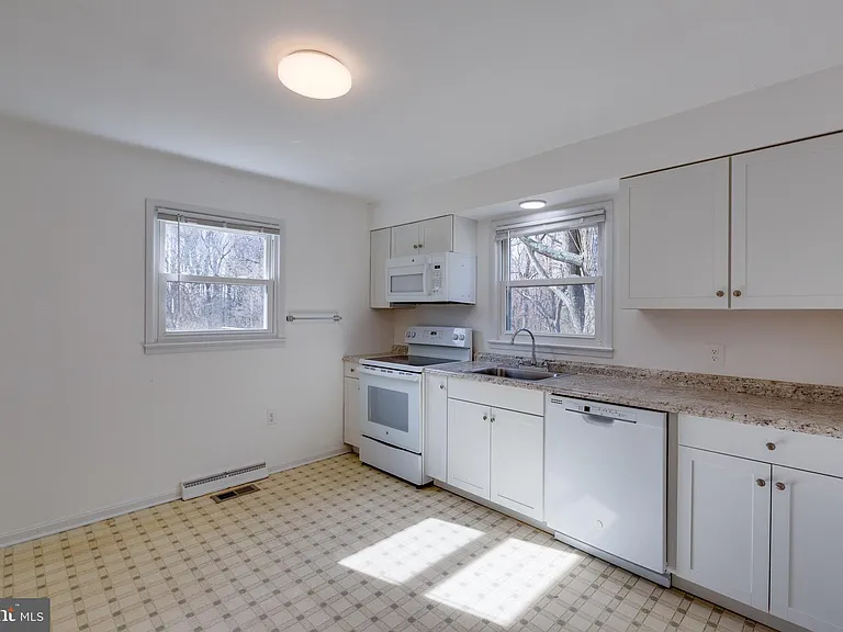 4297 Lunceford Ln — Photo 12