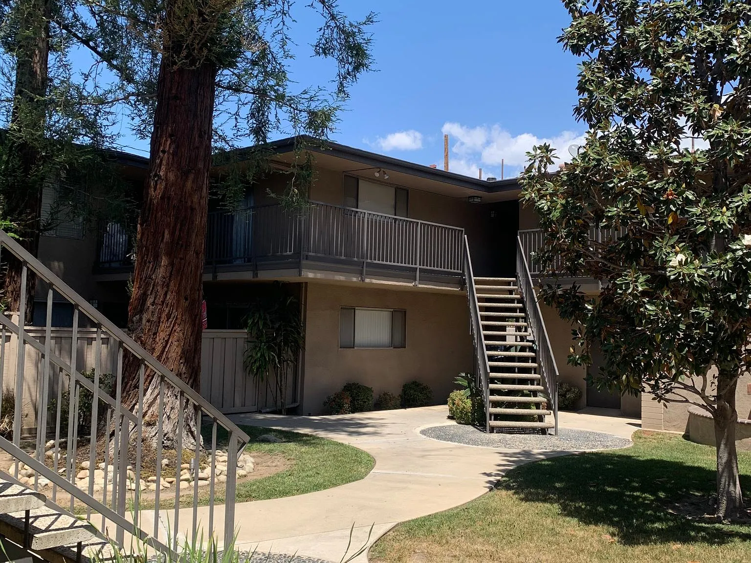 Live Oak apartments — Photo 4