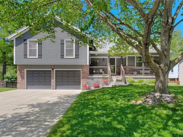 300 SE Brownfield Dr, Lees Summit, MO 64063