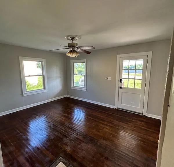 745 Queen Ave NW — Photo 8