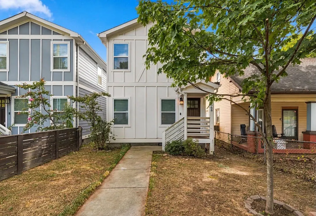 3 bed, 3.0 bath, 2376 sqft, $3,250 — Photo 1