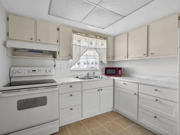 2833 Crosley Drive W #C, West Palm Beach, FL 33415