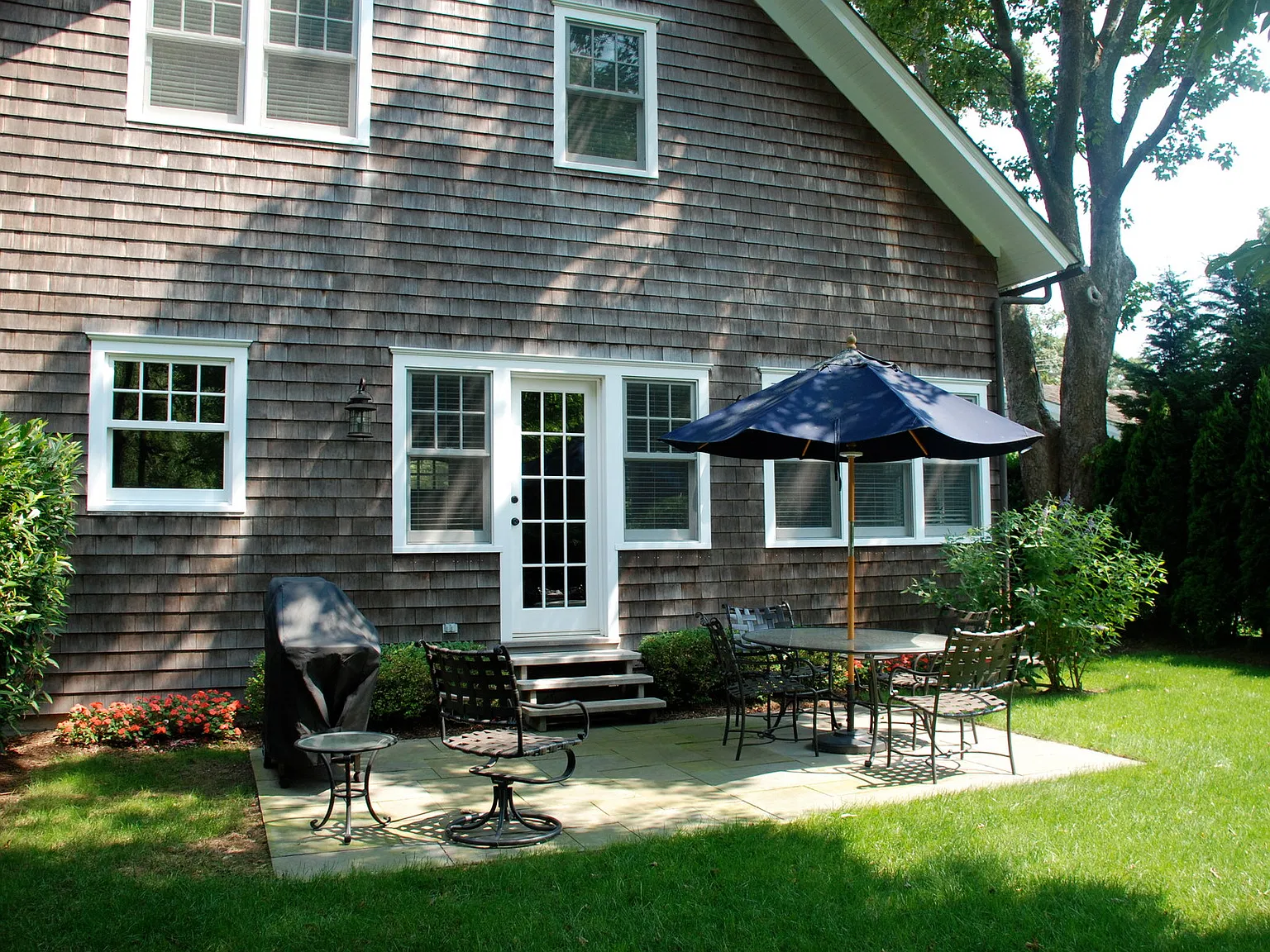 East Hampton Village Pied-a Terre — Photo 2