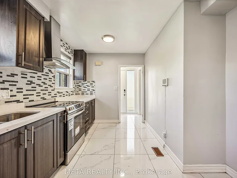 94 Greenock Ave — Photo 8