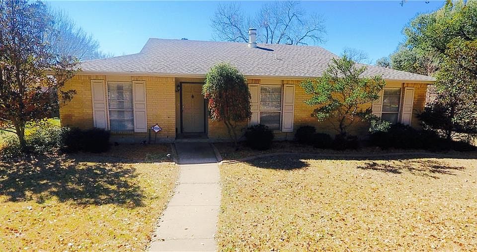 1st image of 3923 Villa Downs Dr