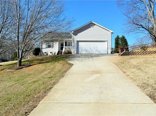 8108 Daltonshire Dr, Oak Ridge, NC 27310