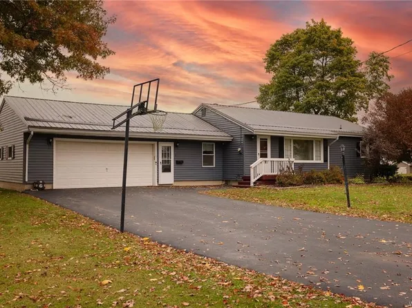 11 Mill St, Oakfield, NY 14125