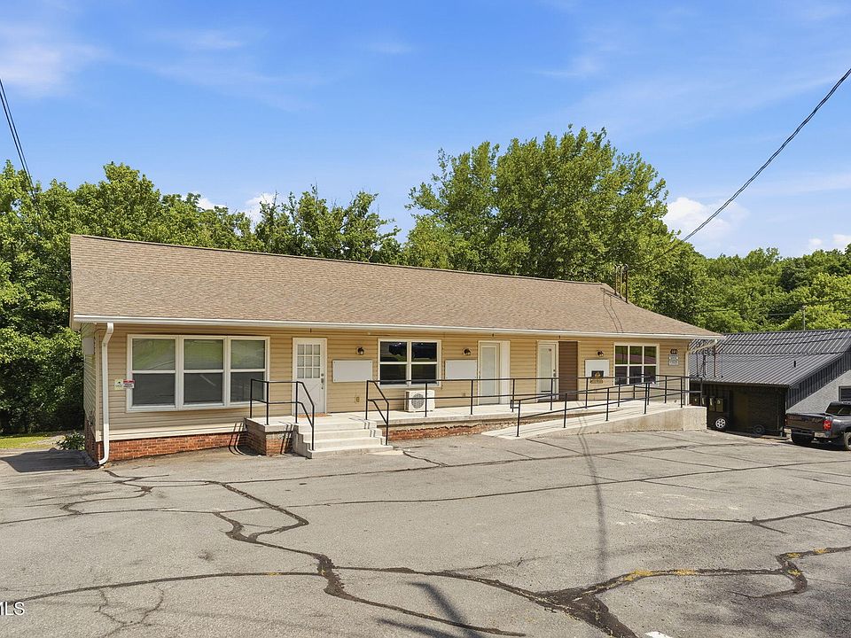 1st image of 105 Brookfield Dr