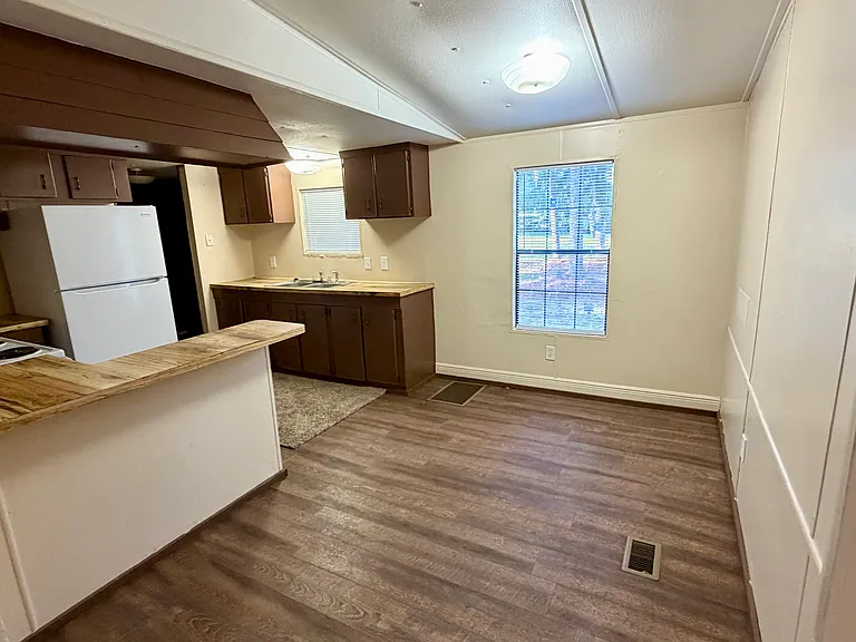 380 NW Lamar Pl — Photo 3
