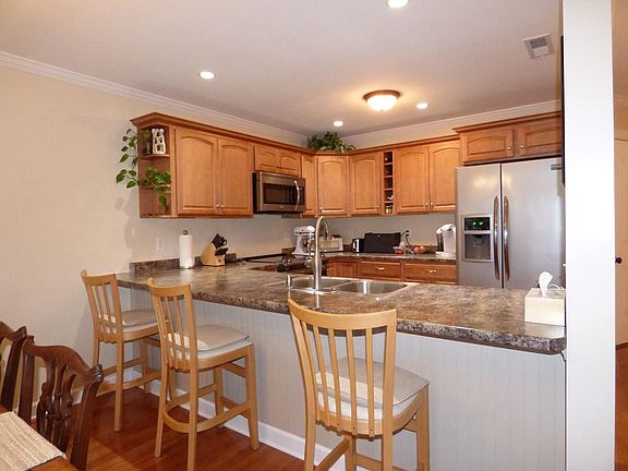 4th image of 315 Spring Meadow Dr