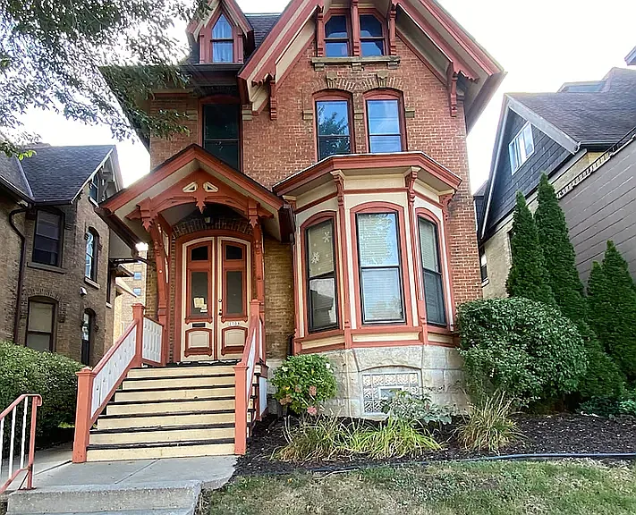 1708 N Farwell Ave #1 — Photo 1