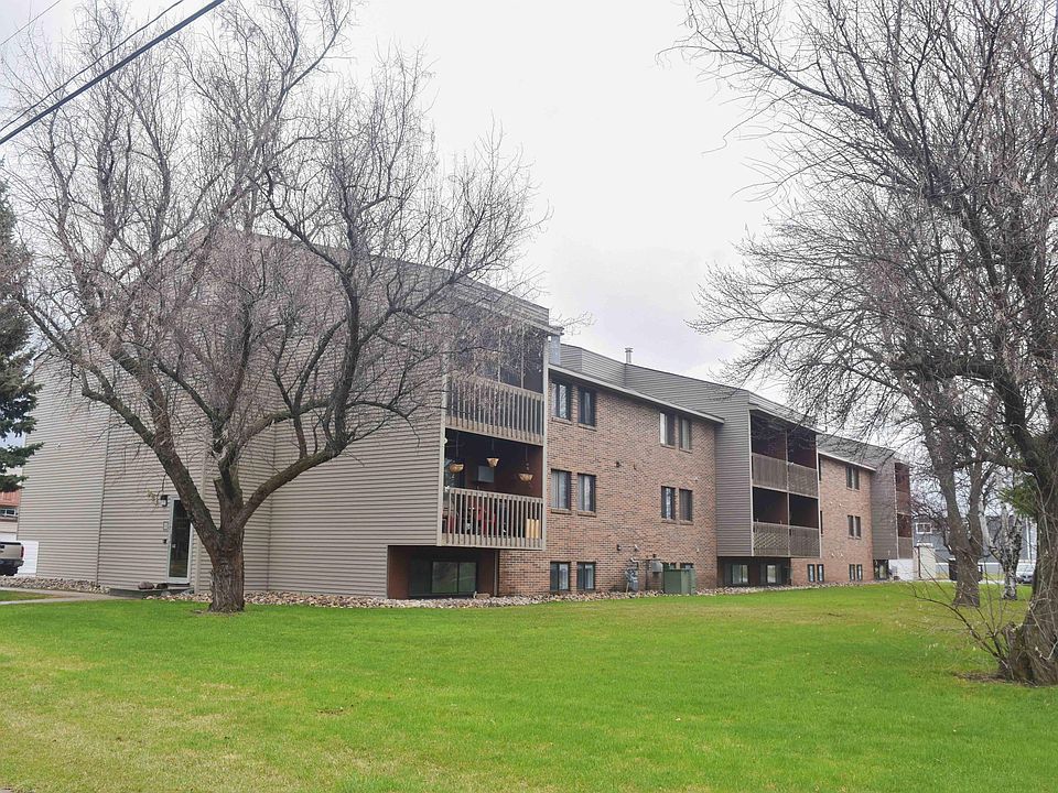 1st image of 921 32nd Ave S APT 1