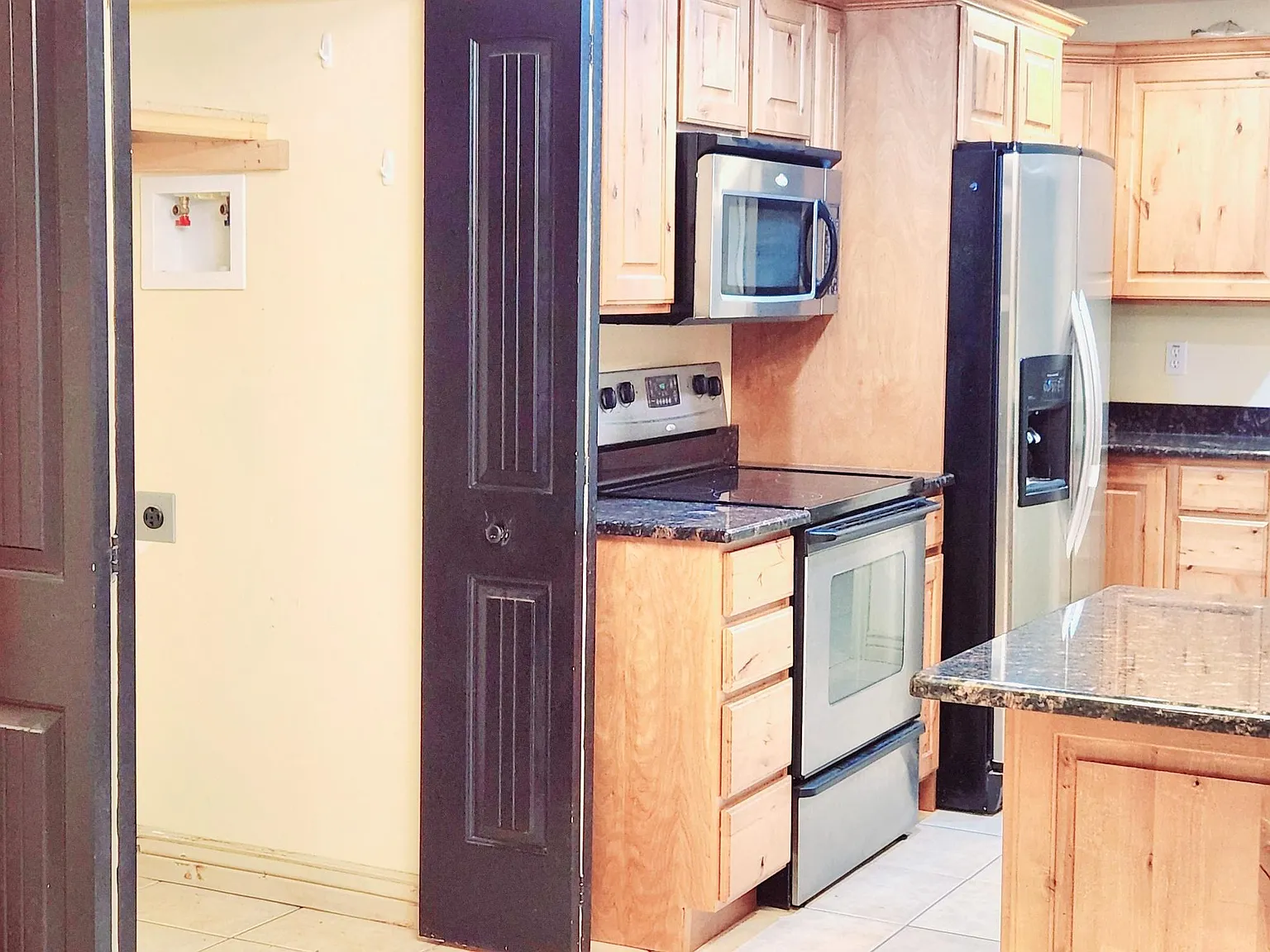 2 bed, 1400 sqft, $1,500 — Photo 3