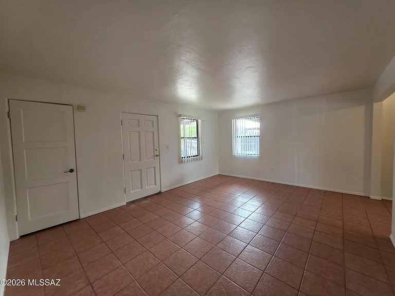 3331 E 24th St — Photo 16