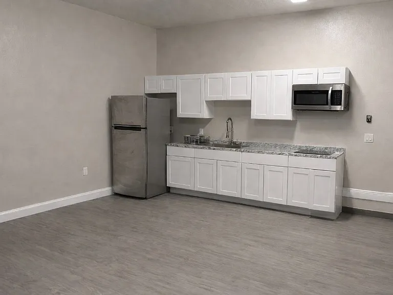 2922 W Chestnut St #2 — Photo 2