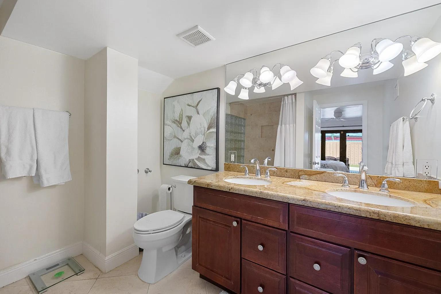3 bed, 1870 sqft, $5,995 — Photo 3