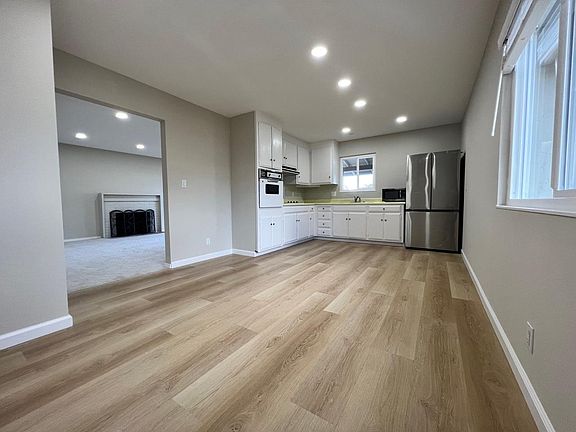4th image of 1400 Annapolis Way