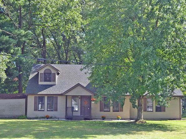 511 S Longshore Dr, Walkerton, IN 46574