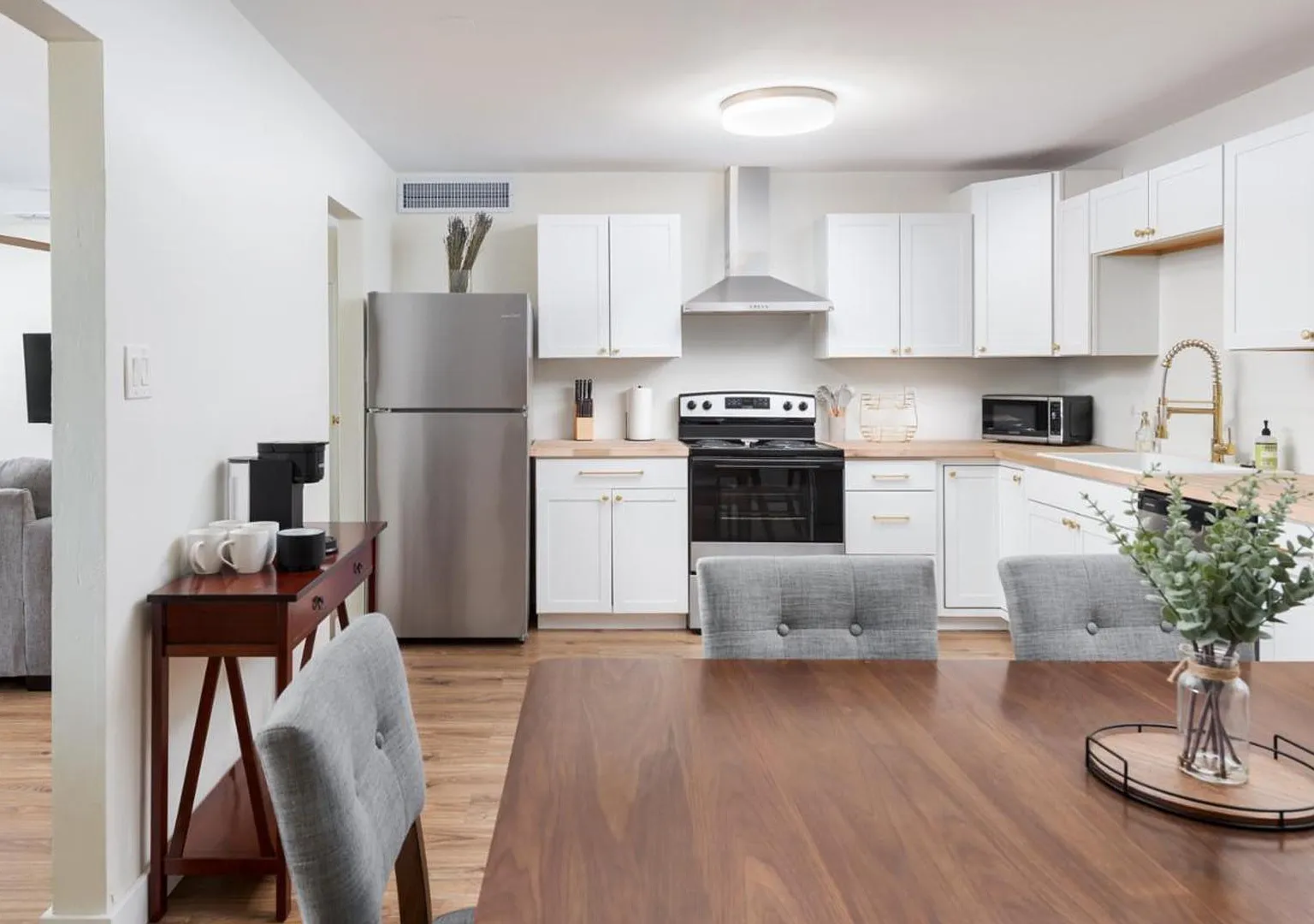 3 bed, 2.0 bath, 1344 sqft, $3,000 — Photo 1