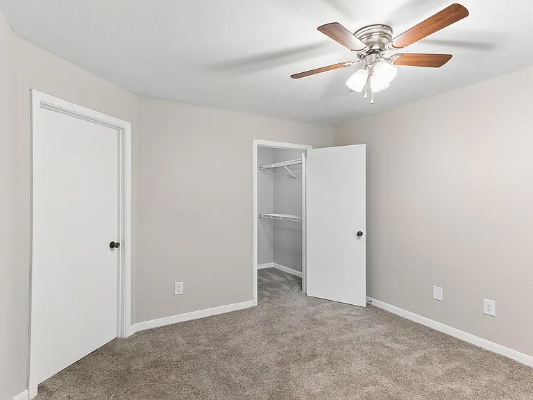 Willow Creek Apartments — Photo 14