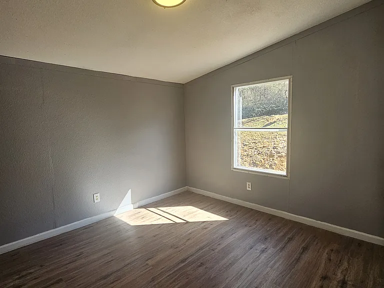 3918 Conley Ln — Photo 14