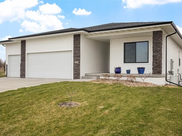 695 Dolce Ct, West Des Moines, IA 50266