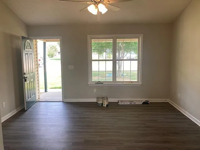 704 Seaton Ct — Photo 10