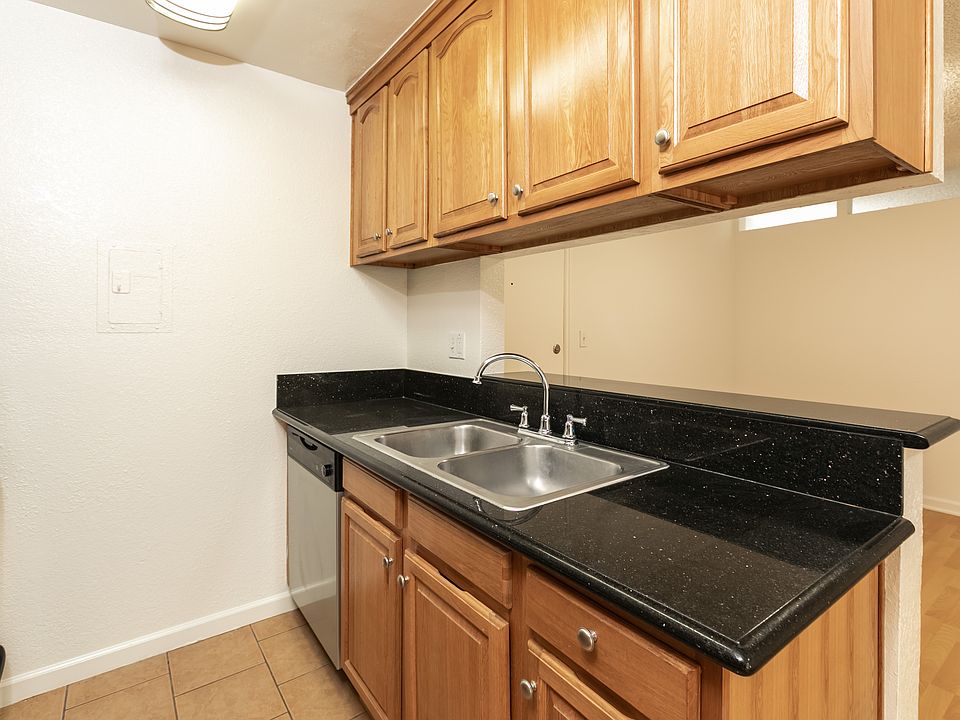 1st image of 530 S Catalina St #307