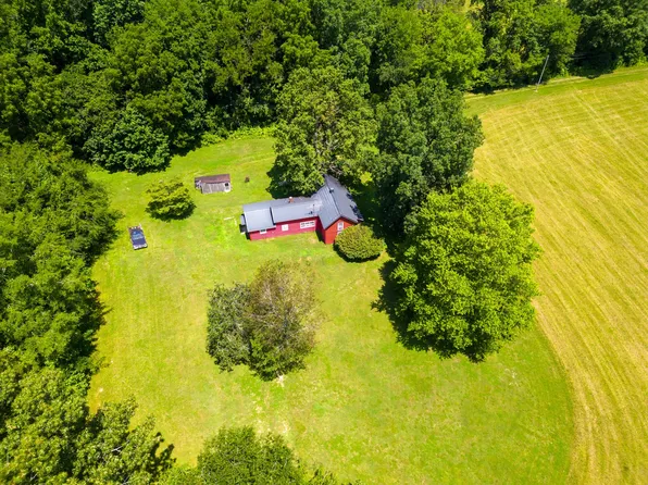 1725 Rock Bridge Rd, Bethpage, TN 37022