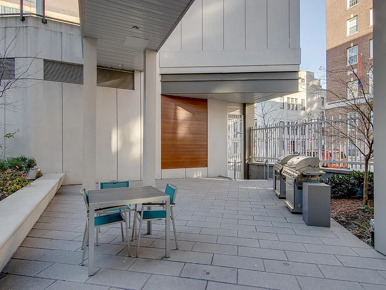 500 Park Avenue — Photo 18