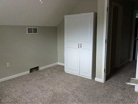 2nd flr bedroom, new carpet