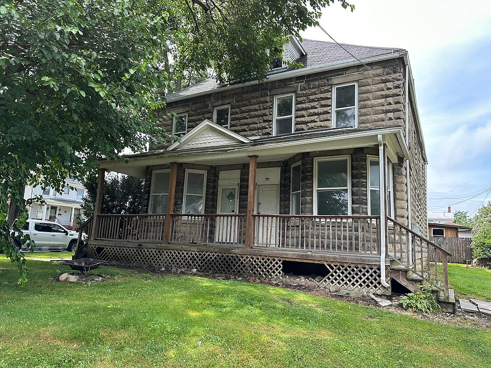 1st image of 320 E Lucas St
