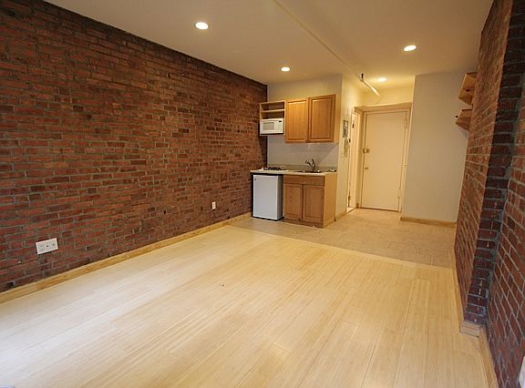 2nd image of 140 W 15th St APT 2D