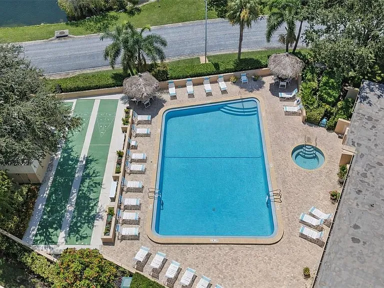 2616 Cove Cay Dr #402 — Photo 18