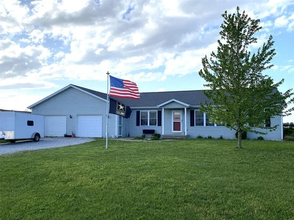 1013 Court Rd, New Baden, IL 62265