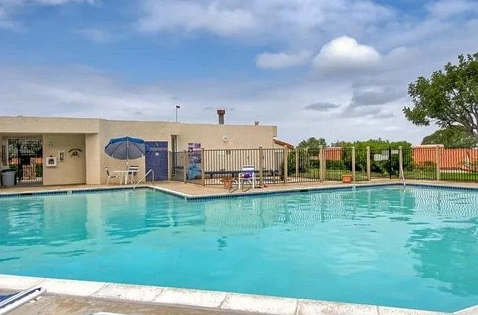 Community amenities- pool and spa