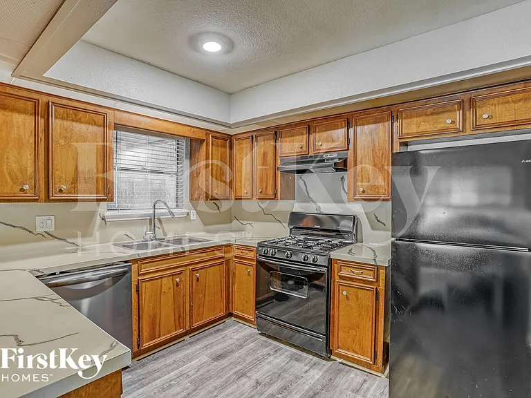 18742 Glen Briar Ln — Photo 7
