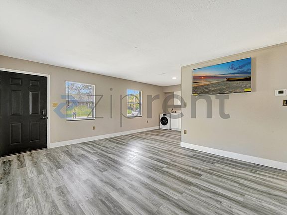 5th image of 136 Myrtle Ave #A