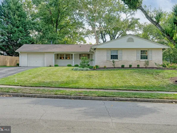 13229 Memory Ln, Fairfax, VA 22033