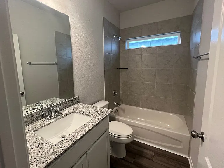 11225 Solar St — Photo 8