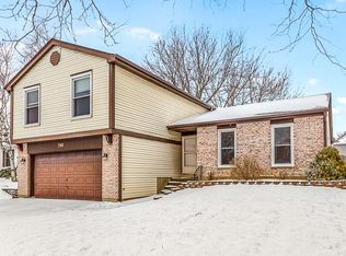 340 Shelburne Dr, Carol Stream, IL 60188