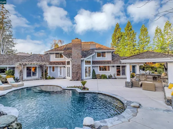 3 Hastings Ct, Moraga, CA 94556