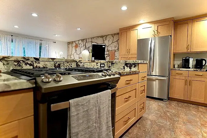 4 bed, 4.0 bath, 2392 sqft, $4,600 — Photo 2