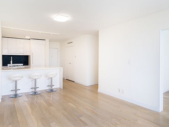 4th image of 301 W 53rd St APT 21D