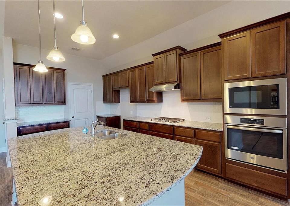 1st image of 105 Panzano Dr