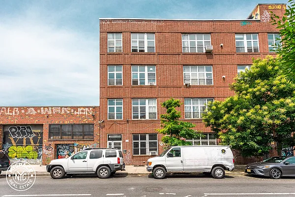 Rented by MySpaceNYC | media 22