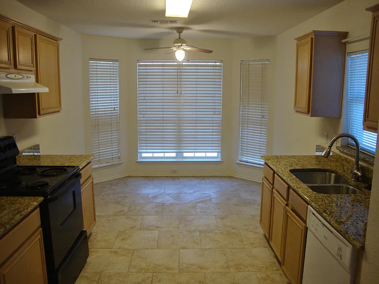 700 Highbrooke Dr — Photo 4