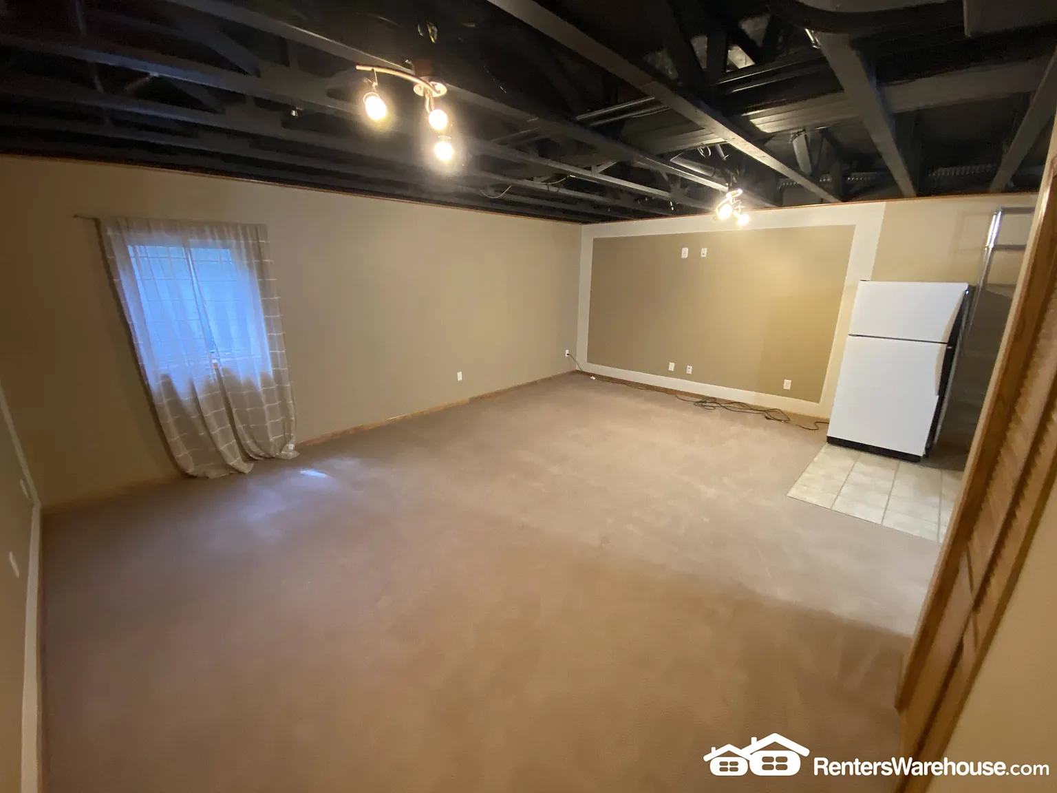 Wonderful 3 Bedroom/3 Bath Townhome in Norwalk for Rent — Photo 4