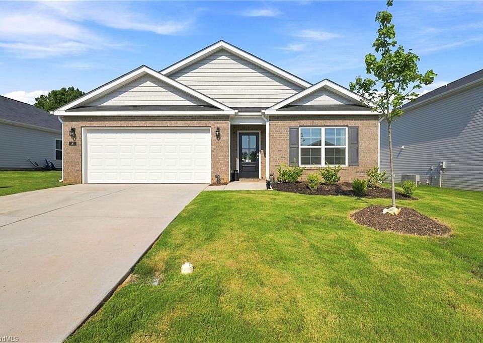 1st image of 141 Big Laurel Dr