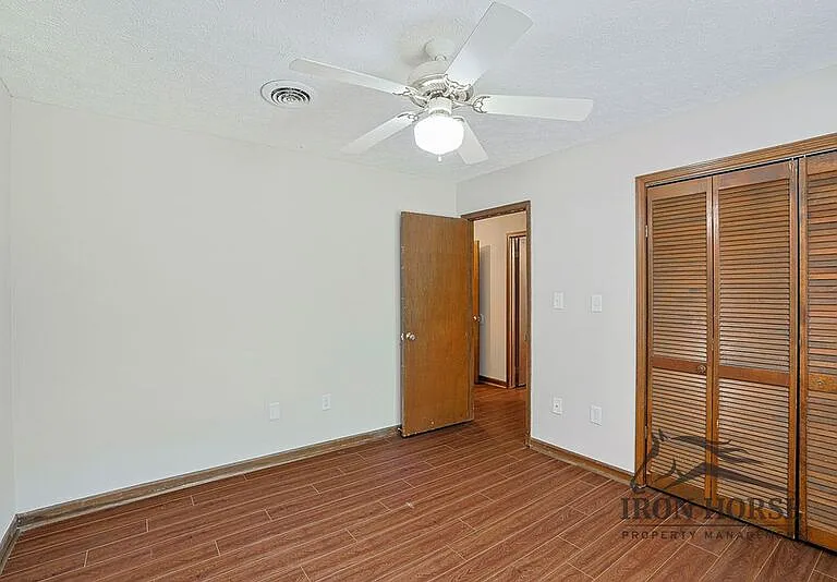 229 N Burson Ave #B — Photo 13